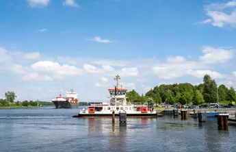 Fähren auf dem Nord-Ostsee-Kanal