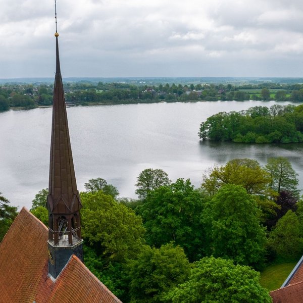 Luftaufnahme des Bordesholmer See von der Klosterinsel