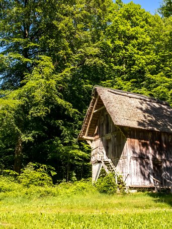 Meezen (© mht.sh | Peter Lühr) Historische Holz-Speicher in der Gemeinde Meezen im Amt Mittelholstein