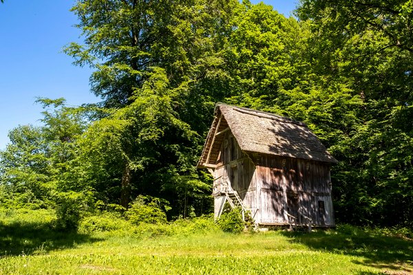 Meezen (© mht.sh | Peter Lühr) Historische Holz-Speicher in der Gemeinde Meezen im Amt Mittelholstein