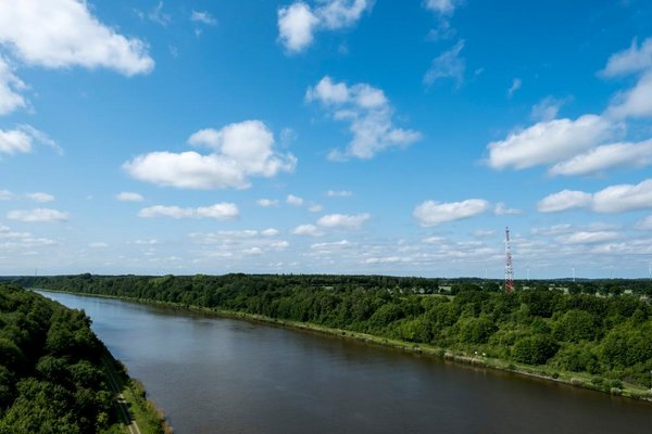Nord-Ostsee-Kanal von Brunsbüttel nach Kiel Schiffe Mittelholstein