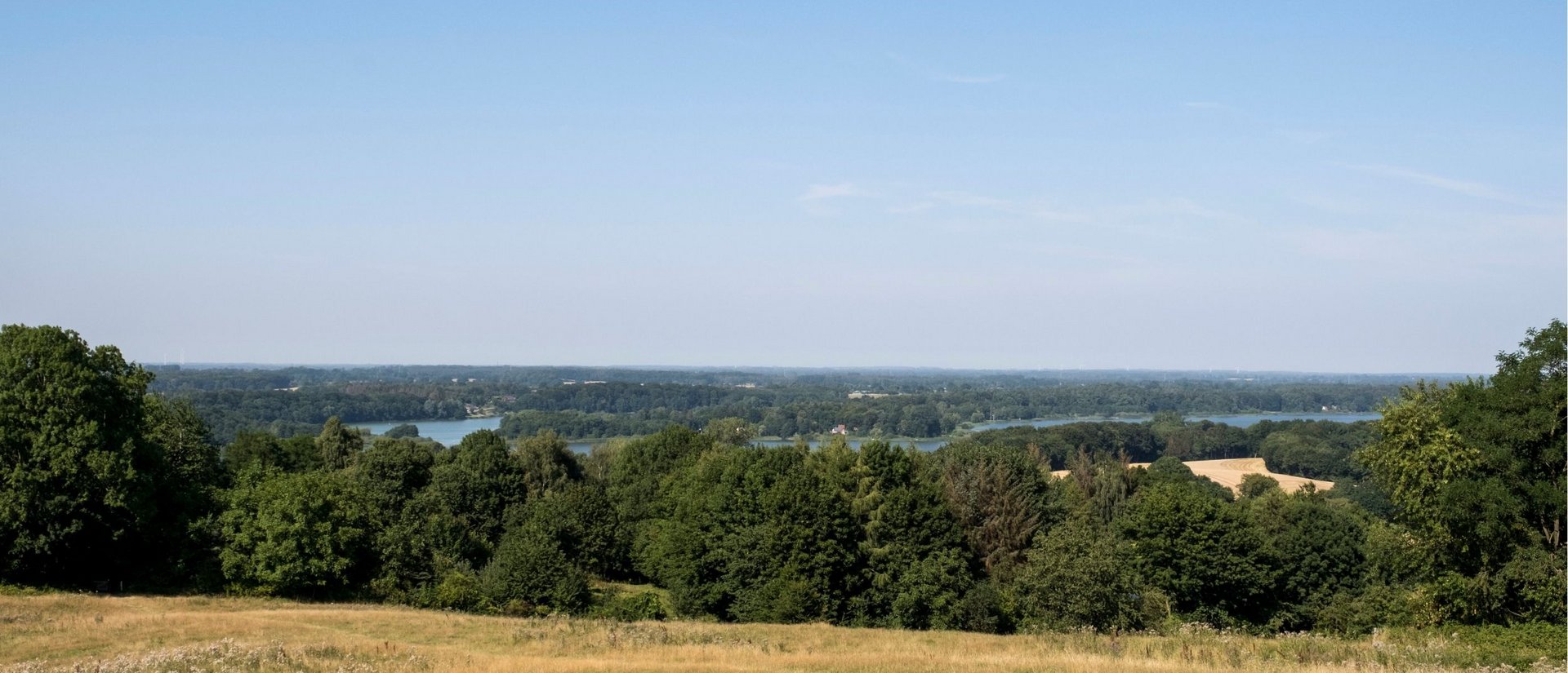 Luftaufnahme des Naturparks Westensee vom Tüteberg