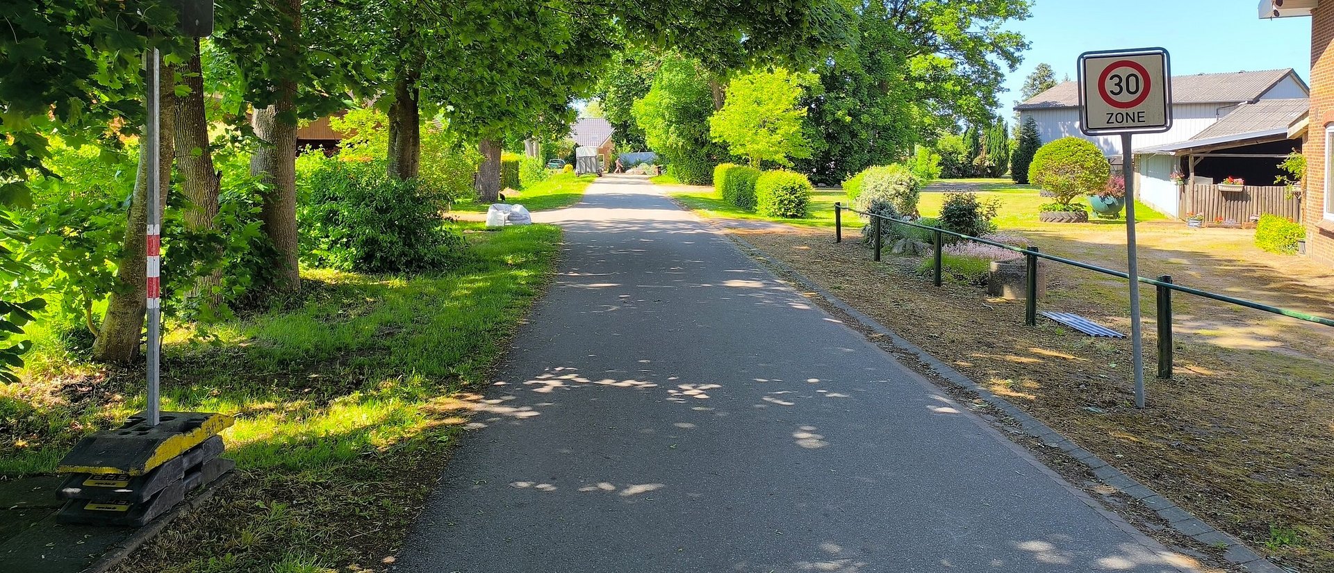 Ruhige grüne Straße Gemeinde Wapelfeld Amt Mittelholstein