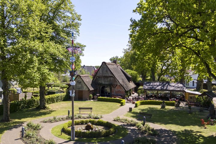 Blick über den Marktplatz und dem Café Altes Rauchhaus