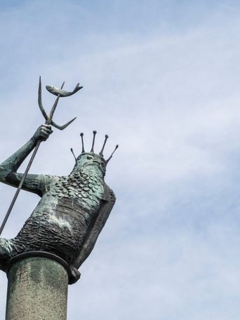 Statue Neptun Rendsburg (© Mittelholstein Tourismus e. V. | Peter Lühr) Rendsburgs Römischer Gott auf der Neptun Terrasse am NOK