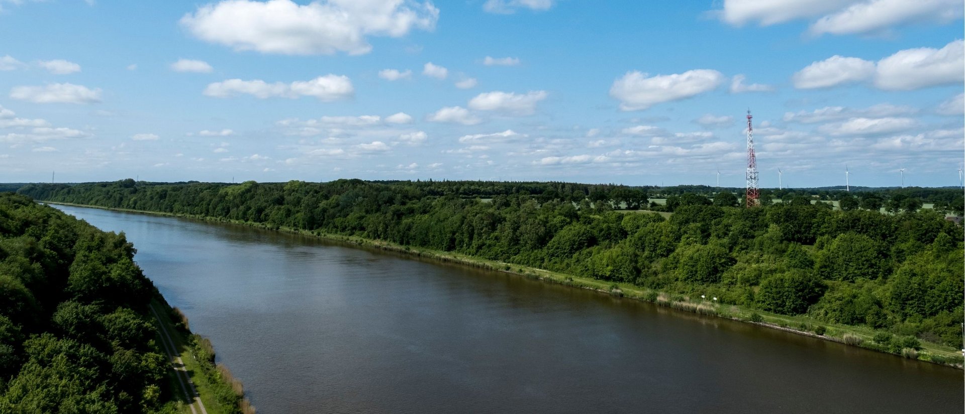 Blick auf den Nord-Ostsee-Kanal von der Grünentaler Hochbrücke in Beldorf