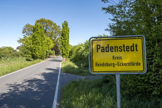 Ortschild der Gemeinde Padenstedt im Kreis Rendsburg-Eckernförde