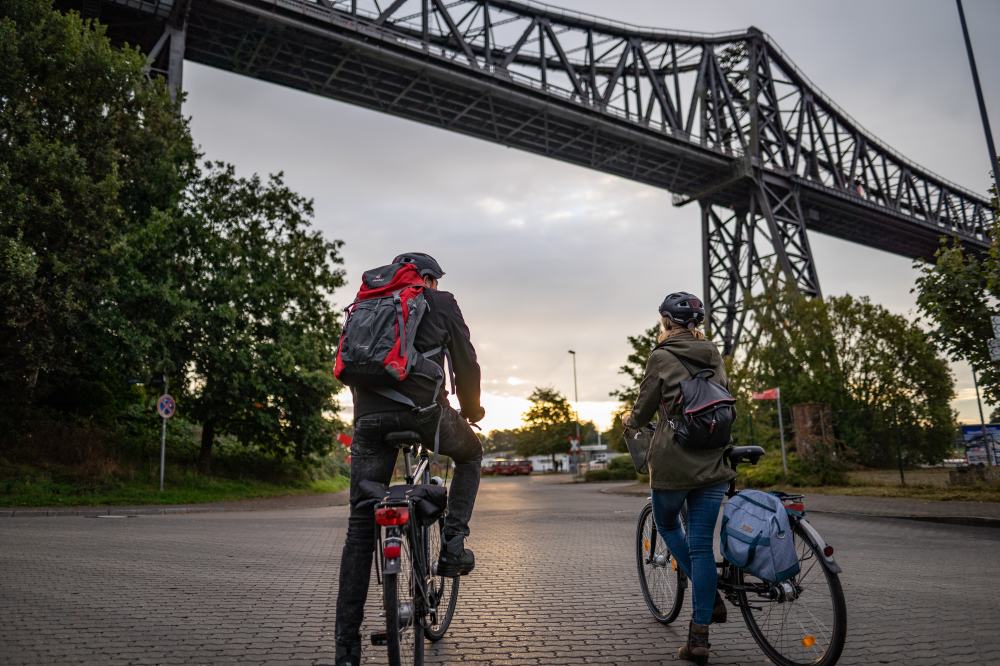 Eisenbahnhochbrücke "Eiserne Lady" Rendsburg Radfahren am NOK