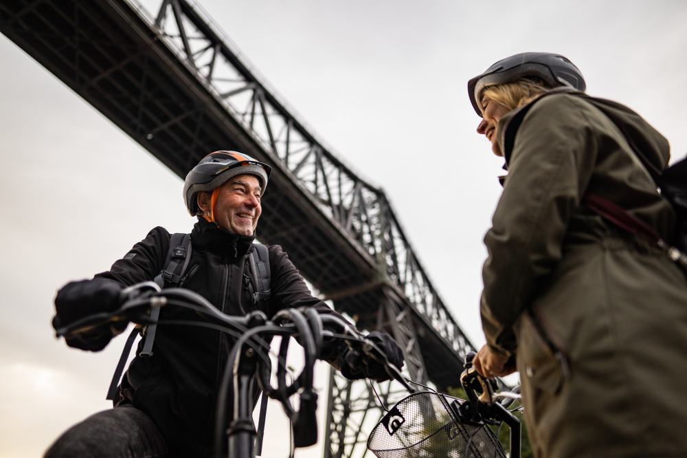 Rendsburg Eisenbahnhochbrücke Radfahren am NOK