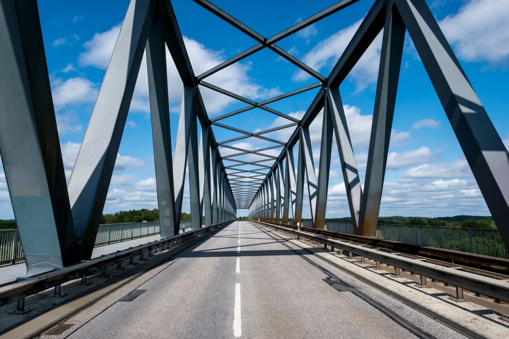 Autos Fußgänger Zug Radfahrer Mittelholstein