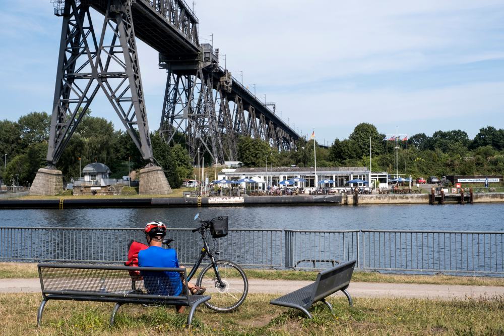 Brückenterrasse und Schiffsbegrüßungsanlage