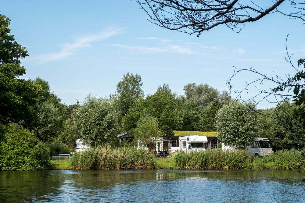 an der Untereider mit Blick auf den Stadtsee