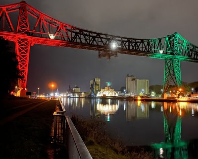 Lichtkunstwerk an der Rendsburger Eisenbahnhochbrücke